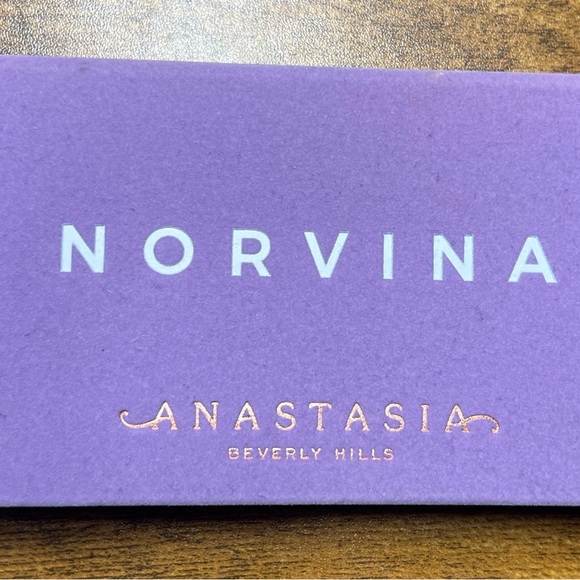 ABH Norvina Eyeshadow Palette - Picture 2 of 3